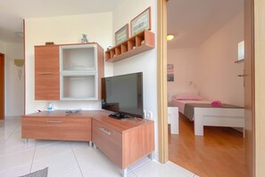2 camere, una scrivania, Wi-Fi gratuito, lenzuola