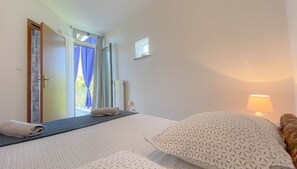 2 camere, una scrivania, Wi-Fi gratuito, lenzuola