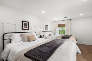 5 bedrooms, desk, iron/ironing board, free WiFi