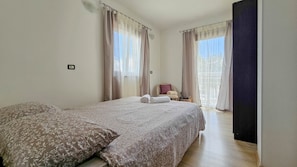 1 habitación, escritorio, wifi gratis y ropa de cama 