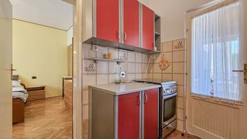 Fridge, stovetop, coffee/tea maker, cookware/dishes/utensils