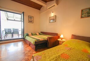 1 soverom, skrivebord, wi-fi (inkludert) og sengetøy