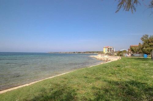 Directly on the Adriatic Sea with garden, barbecue, private terrace