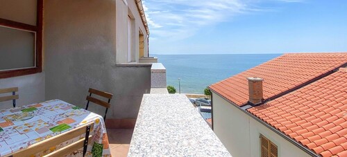 Enchanting sea view and only 20 metres to the beach