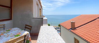 Enchanting sea view and only 20 metres to the beach