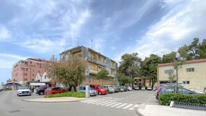 Exterior - Enchanting sea view and only 20 metres to the beach (Novigrad)