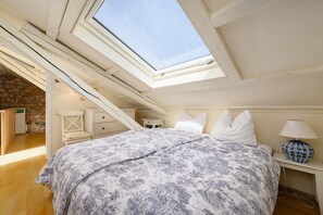 3 soverom, skrivebord, wi-fi (inkludert) og sengetøy