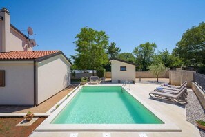 Pool - Picturesque villa with private pool, Mediterranean garden, outdoor kitchen, air conditioning, WiFi (Visnjan)