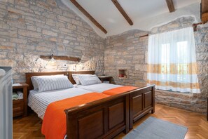 2 quartos, escrivaninha, Wi-Fi de cortesia, roupa de cama