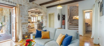 Impressive finca with private pool, sea view, baby cot and special interior