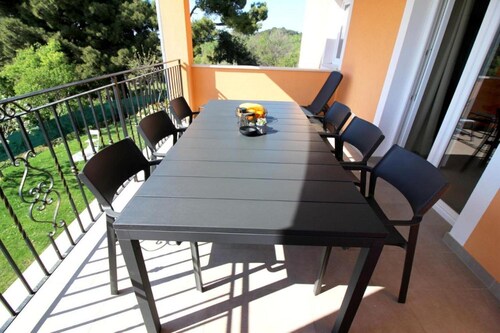 Charming holiday home with sea view, 2 bicycles, barbecue, deckchair, private balcony