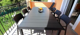 Charming holiday home with sea view, 2 bicycles, barbecue, deckchair, private balcony