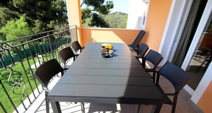 Charming holiday home with sea view, 2 bicycles, barbecue, deckchair, private balcony