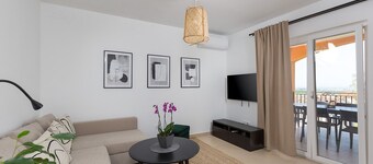 Charming holiday home with sea view, 2 bicycles, barbecue, deckchair, private balcony