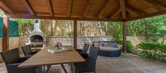 Mediterranean holiday home with sun loungers, parasol, private garden, barbecue, air-conditioned bedrooms