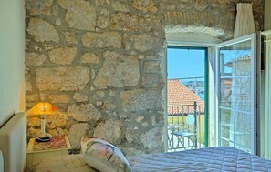2 bedrooms, desk, free WiFi, bed sheets