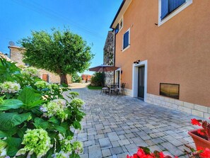 Outdoor dining - Comfortable flat with whirlpool, pool, air conditioning, private terrace only 5 km to Porec (Porec)