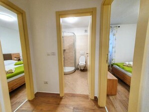 Shower, hair dryer, towels - Comfortable flat with whirlpool, pool, air conditioning, private terrace only 5 km to Porec (Porec)