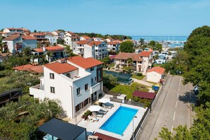 Exterior - Fantastic flat only 100 metres to the beach with jacuzzi, sea view, saltwater pool (Funtana)
