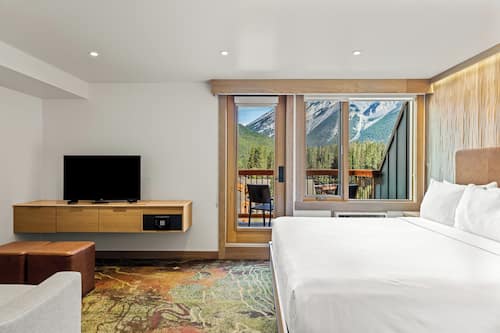 Mountain View King Suite | In-room safe, free WiFi, bed sheets