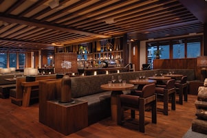 Breakfast and dinner served