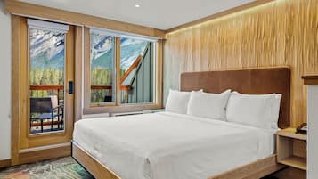 Superior studio suite, balkon, uitzicht op bergen | Een kluis op de kamer, gratis wifi, beddengoed