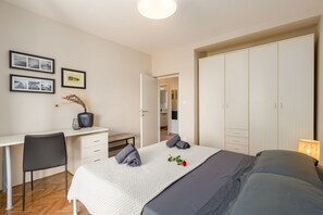 1 bedroom, desk, free WiFi, bed sheets