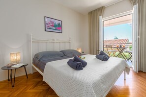 1 bedroom, desk, free WiFi, bed sheets