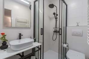 Shower, towels