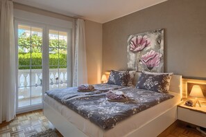 1 bedroom, desk, free WiFi, bed sheets - Idyllic flat only 15 minutes to the beach with private terrace, barbecue, air conditioning (Porec)