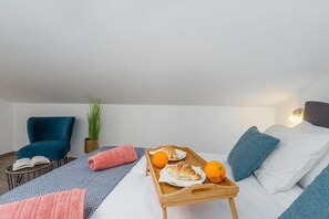 1 bedroom, desk, free WiFi, bed sheets