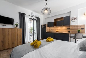 1 bedroom, desk, free WiFi, bed sheets - Premium flat only 250 metres to the beach with private terrace, barbecue, WiFi (Porec)