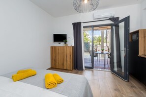 1 quarto, escrivaninha, Wi-Fi de cortesia, roupa de cama