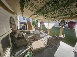 Terrace/patio - Charming 2-bedroom house with AC, WiFi in Orem! All anemities within 1/2 mile!! (Orem)