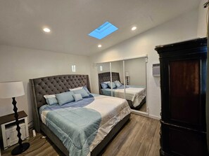 2 多间卧室、熨斗/熨衣板、WiFi、床单