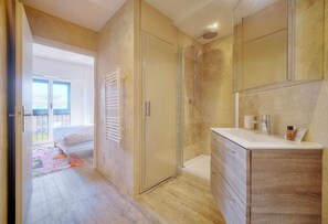 Shower, free toiletries, hair dryer, towels - Downtown Cannes, 2BR with AC & Terrace w/ Sea View - BENAKEY (Cannes)