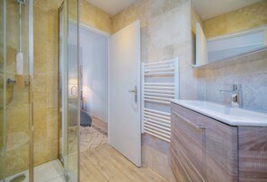 Shower, free toiletries, hair dryer, towels