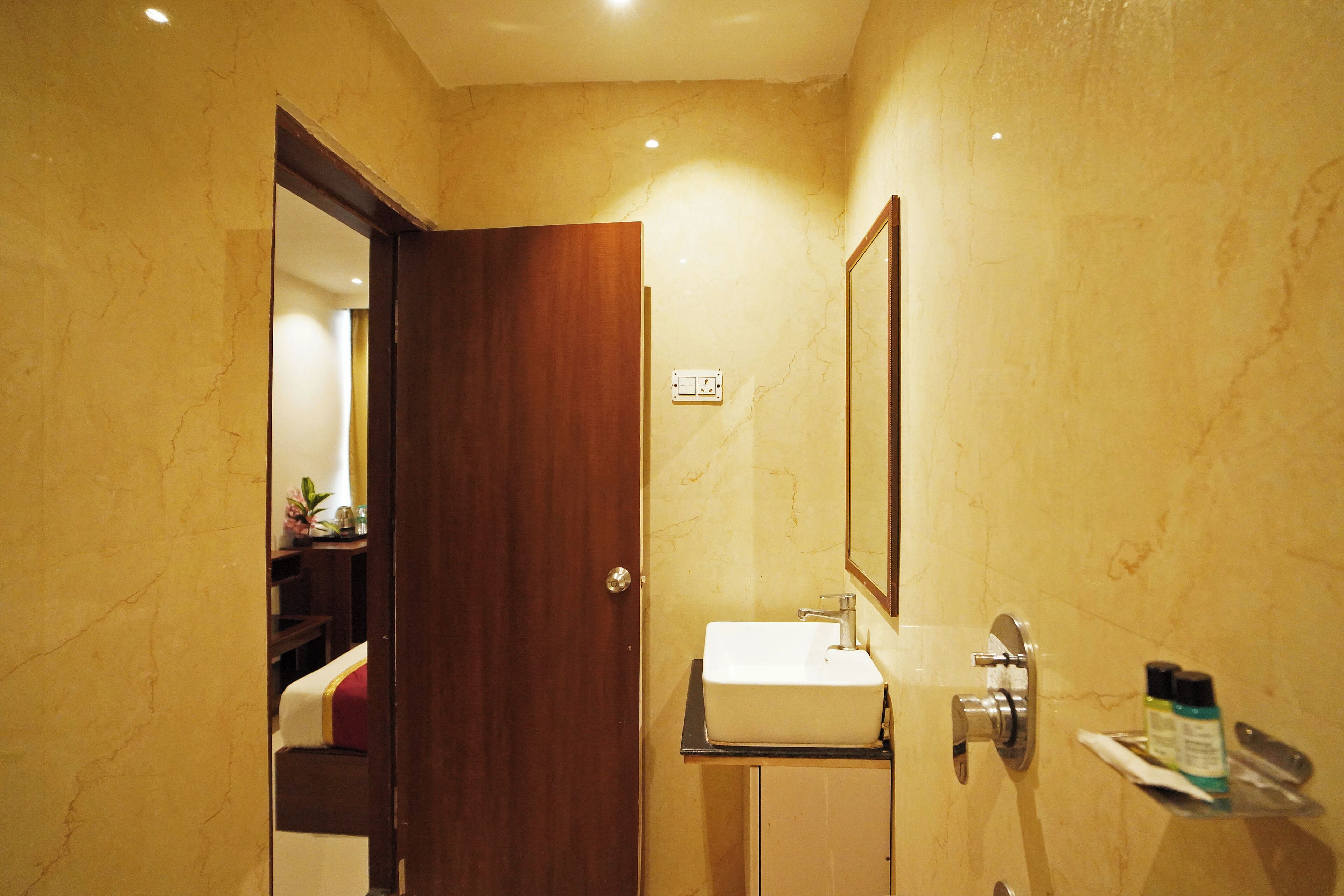 Superior Double Room | Bathroom