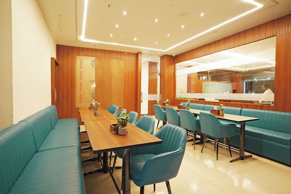 Restaurant - Hotel Tripka Square (Deoghar)