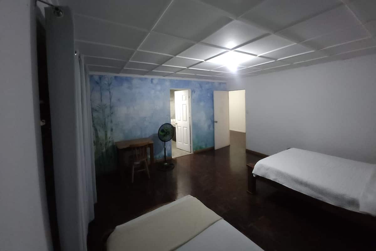 Sistema de insonorización, wifi gratis y ropa de cama