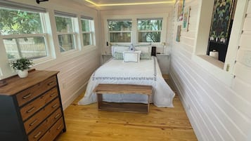 1 habitación, tabla de planchar con plancha, wifi y ropa de cama