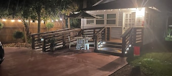 Summer and Early Fall Special Rates Camellia Cottage - Wheelchair Accessible