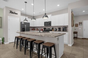 Fridge, microwave, oven, stovetop - 5 Bedrooms / 4.5 Bathrooms / Solterra (7112OL) (Davenport)