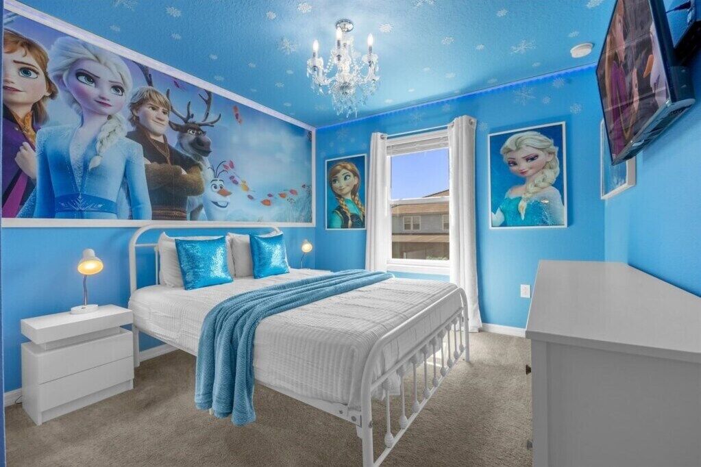 5 bedrooms, iron/ironing board, WiFi, bed sheets