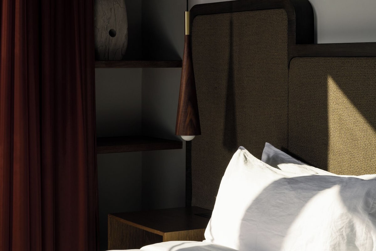 1 多间卧室、意大利 Frette 床单、高档床上用品、羽绒被
