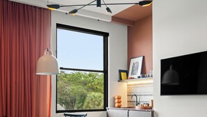 Suite, 1 King Bed with Sofa bed, Balcony | Private kitchen - The Rover Miami (Miami)