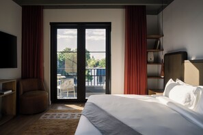 Sviitti, 1 suuri parisänky ja vuodesohva, parveke | Italialaiset Frette-lakanat, ylelliset vuodevaatteet, untuvapeitot