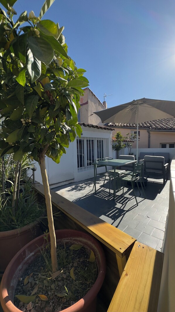 屋外ダイニングエリア