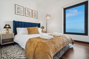 Deluxe Townhome, Sea View | 3 bedrooms, blackout curtains, soundproofing, iron/ironing board