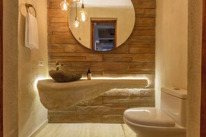 Rumah | Kamar mandi | Shower, handuk, sabun, dan sampo